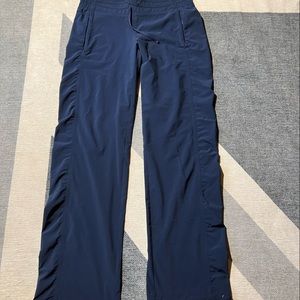 Athleta Navy La Viva Pant - size 6 *EUC*